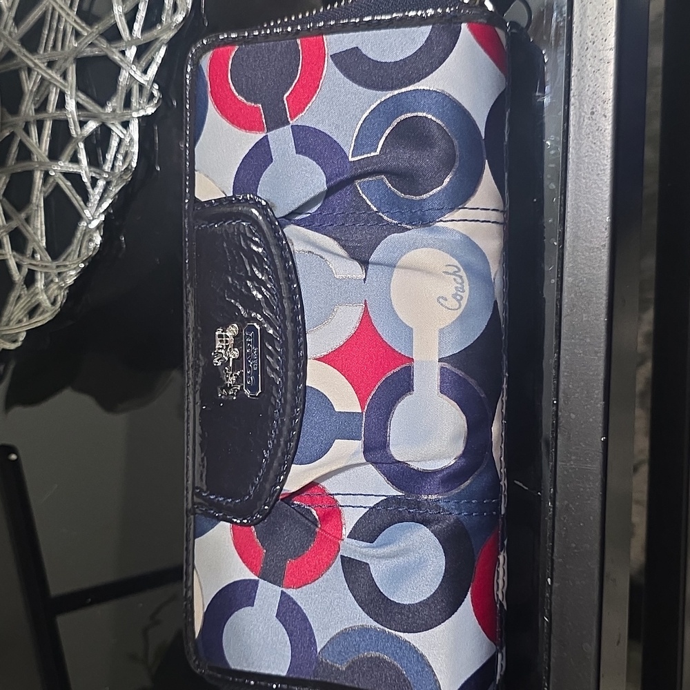 Coach Madison Graphic Op Art Maggie Shoulder Bag and Matching Wallet - Picture 13 of 16